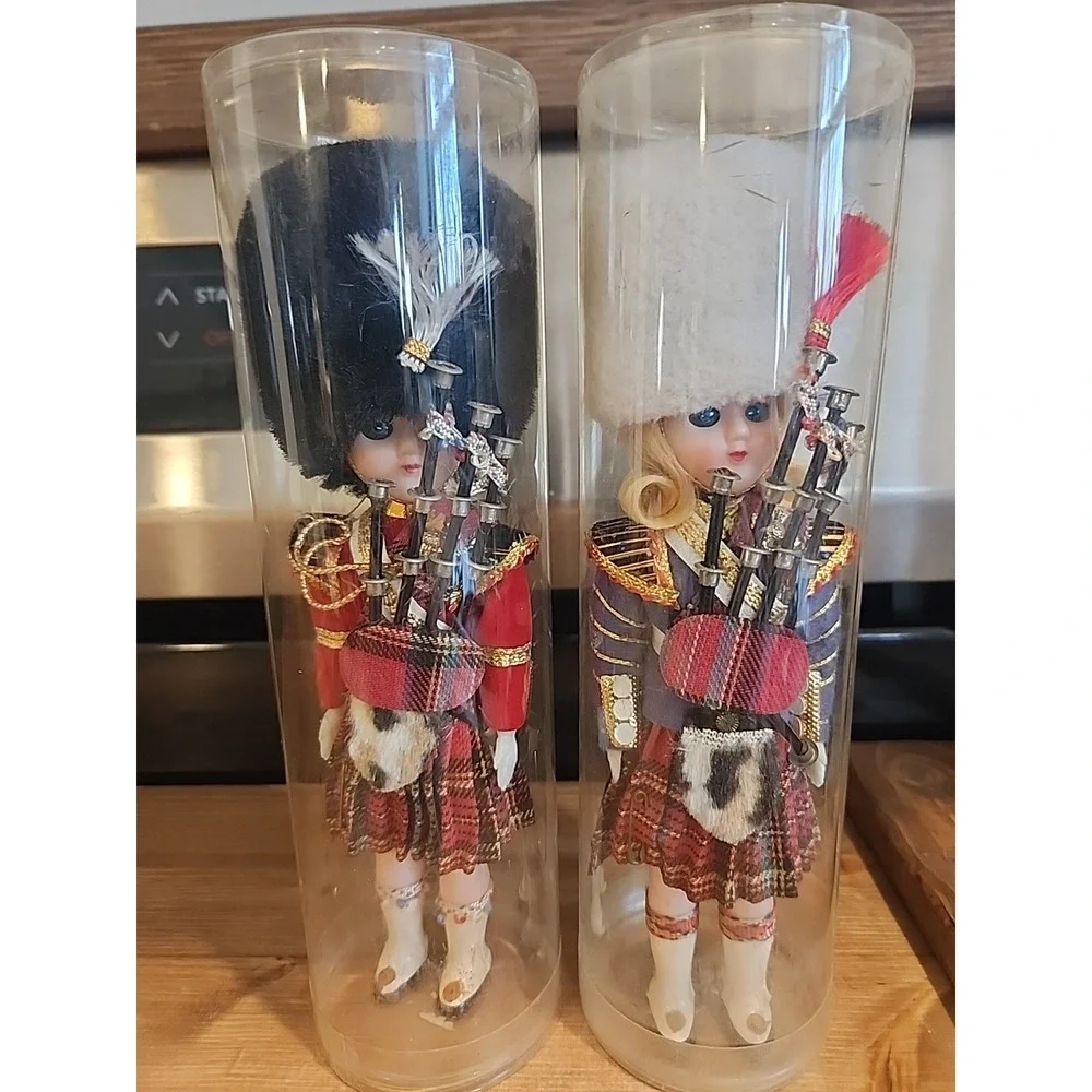 2 Vintage Scottish Palace Guards Blinking Eyes Dolls, 9